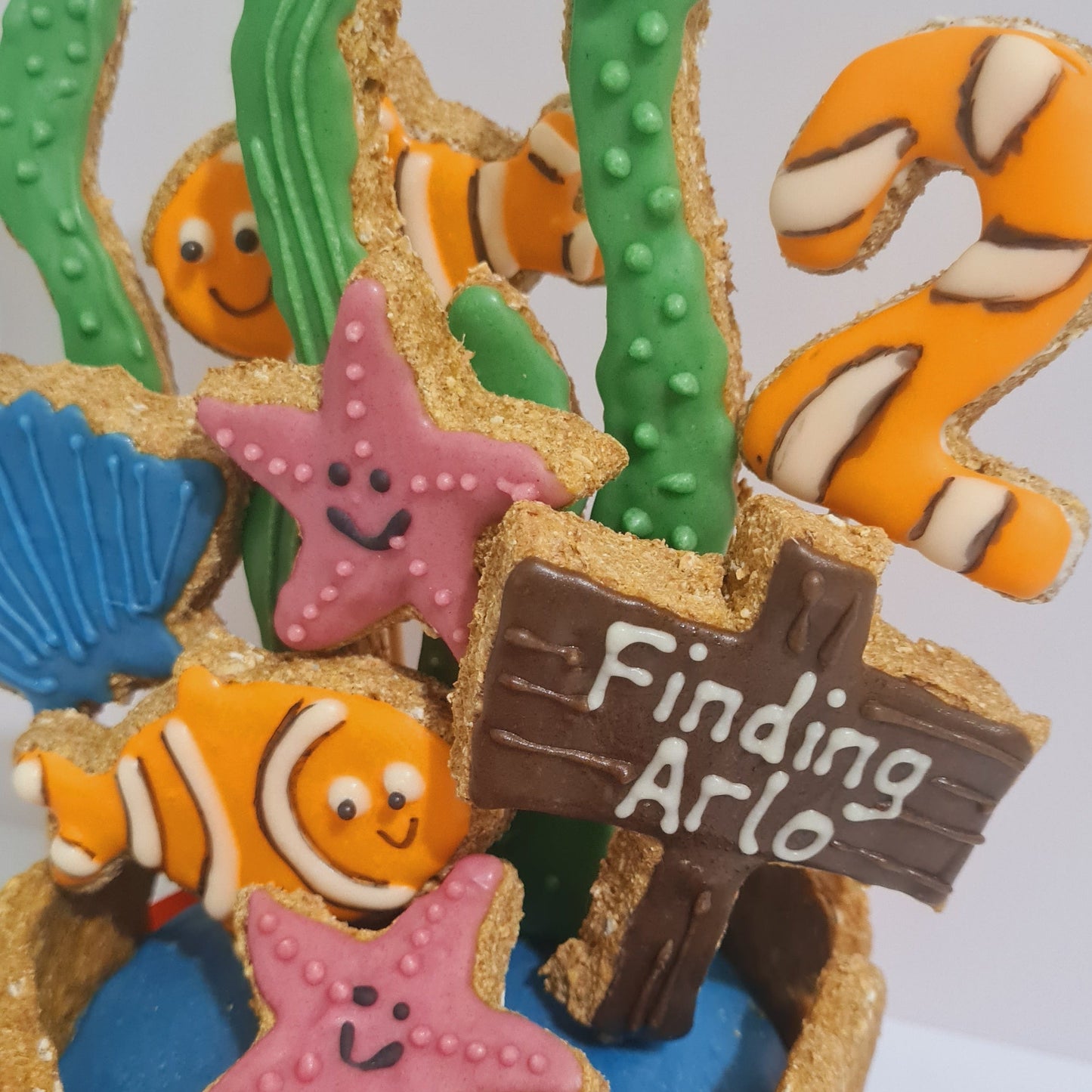 Cookie bouquet with 'Finding Arlo' theme featuring starfish, fish, and a cactus.