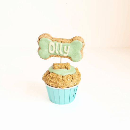 doggie cupcake handmade with a bone shapred treat on top iced with dog friendly caron and personalised  with teh dogs name Oliie  